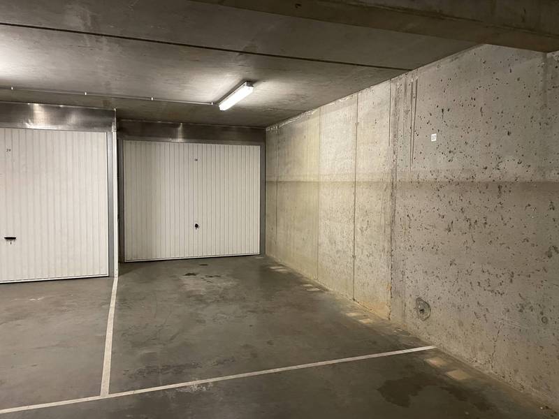 VERHUUR Garage Knokke-Heist -  Garagebox met staanplaats