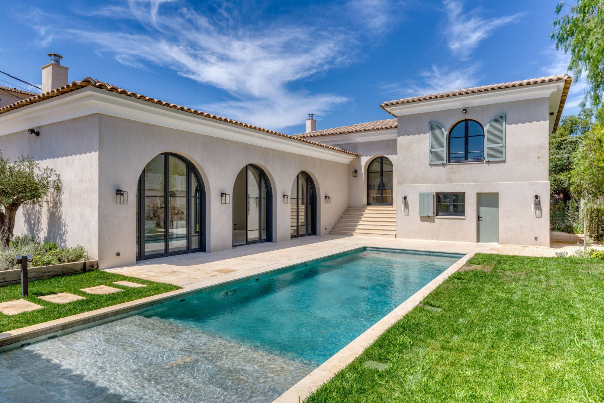 SEIZOENSVERHUUR  VILLA 5 SLPK - SAINT-TROPEZ / Toprenovatie nabij 