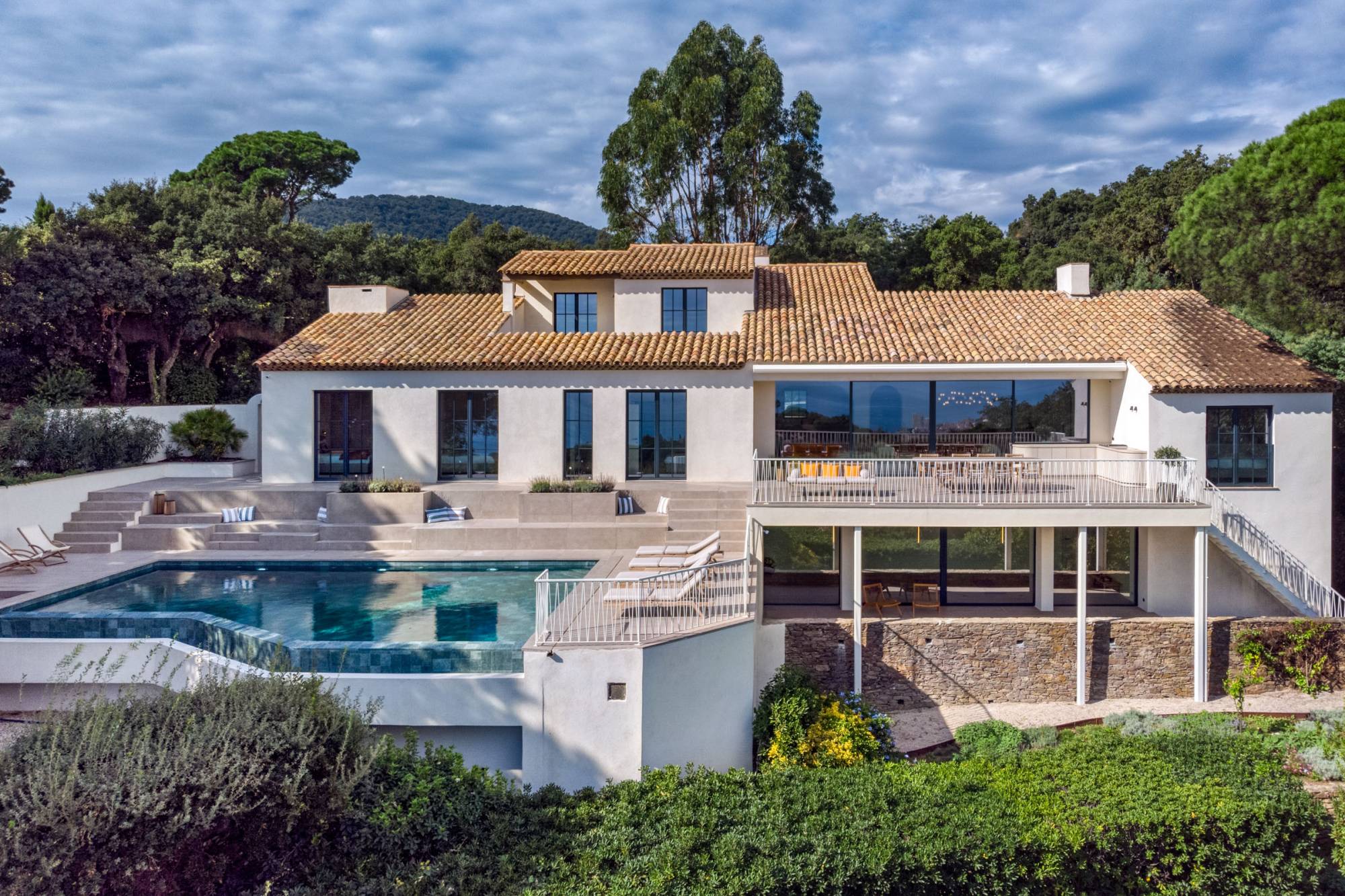 VERKOOP VILLA 6 SLPK - SAINTE-MAXIME / Panoramisch zeezicht