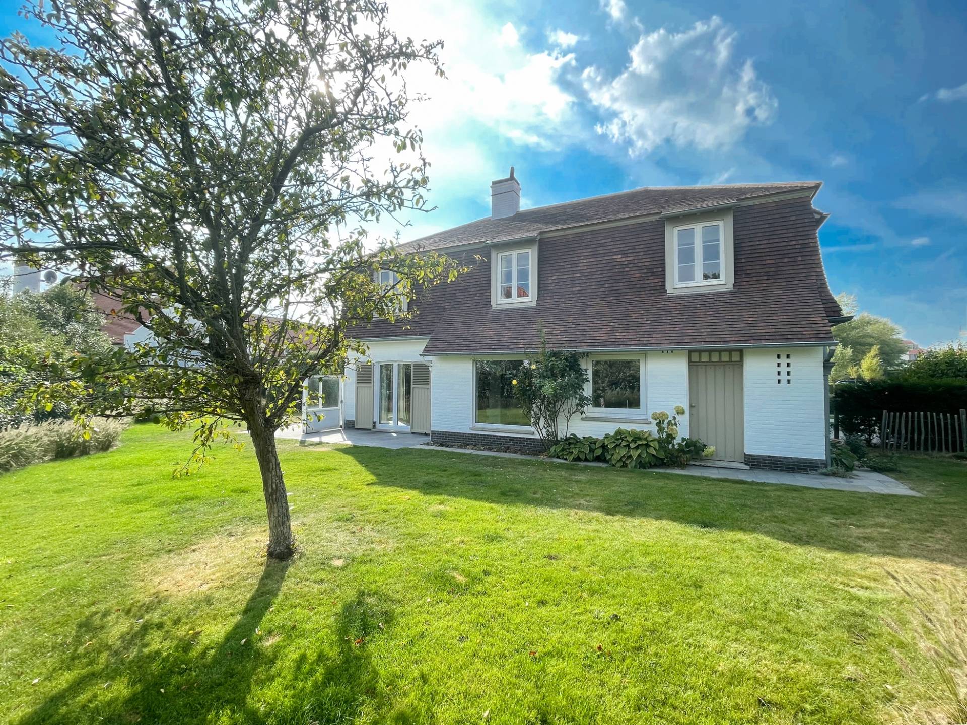 VERHUUR Villa 5 SLPK Knokke-Zoute -koppelvilla / TOPLIGGING in hartje ZOUTE