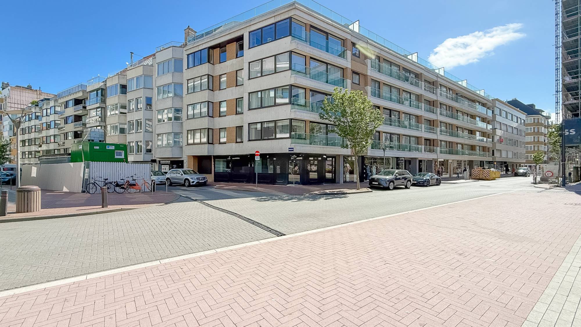 VERHUUR commercieel pand Knokke-Zoute - Kustlaan / aan het Lichttorenplein