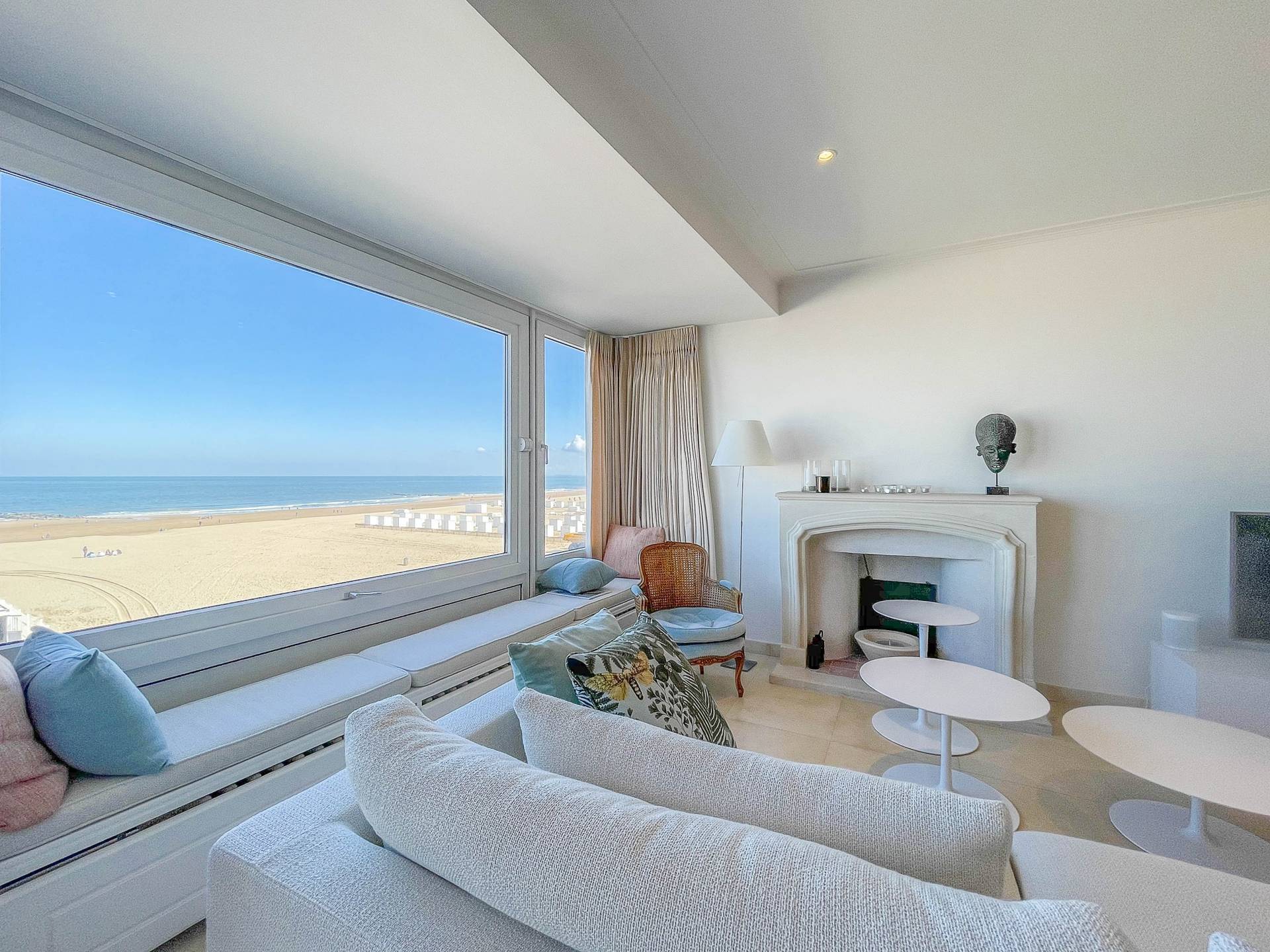 Appartement met frontaal zeezicht te koop op Zeedijk Zoute, Knokke... 