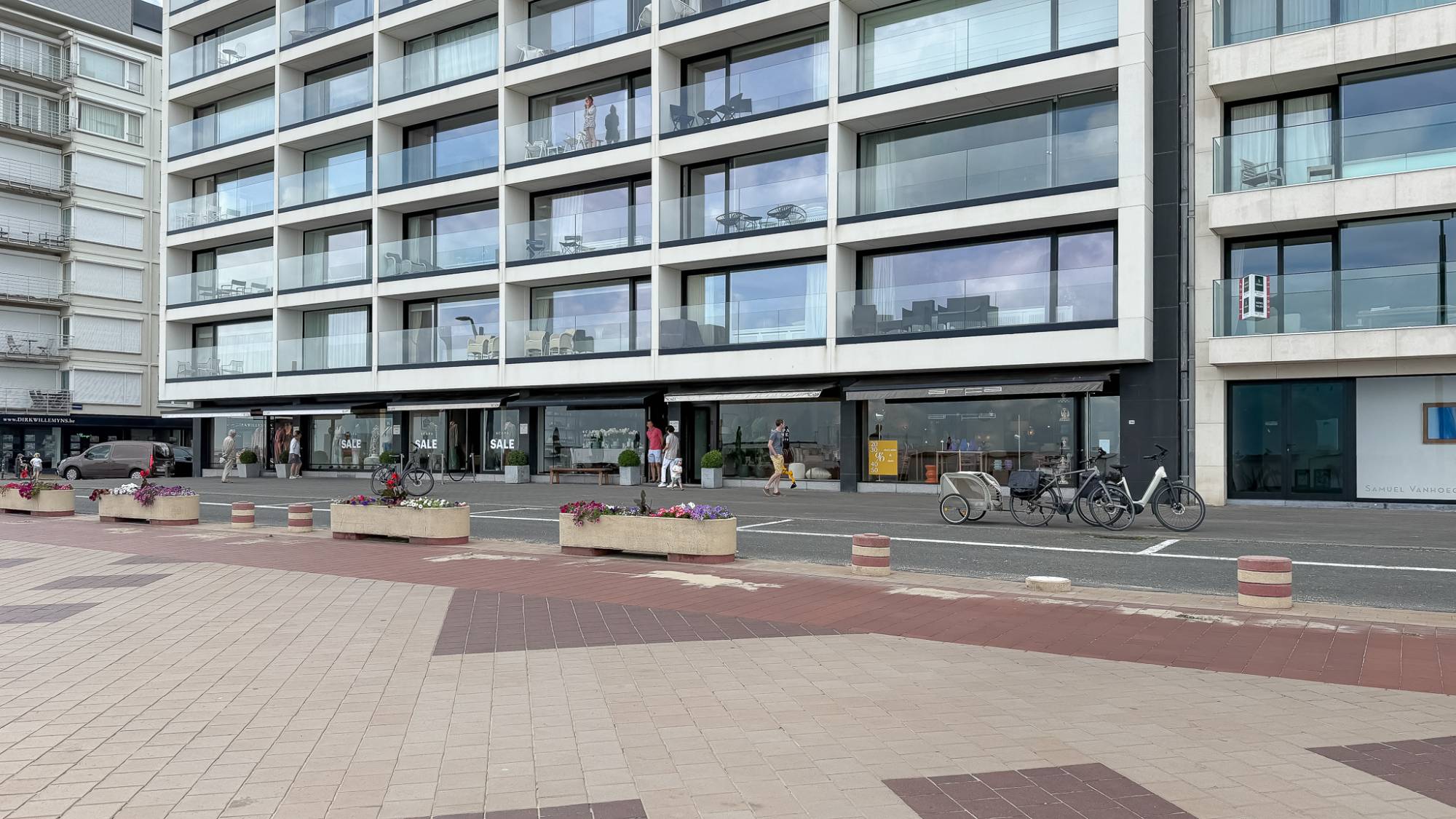 VERHUUR Commercieel pand - Knokke-Zoute - Zeedijk / Uitzonderlijke gevelbreedte