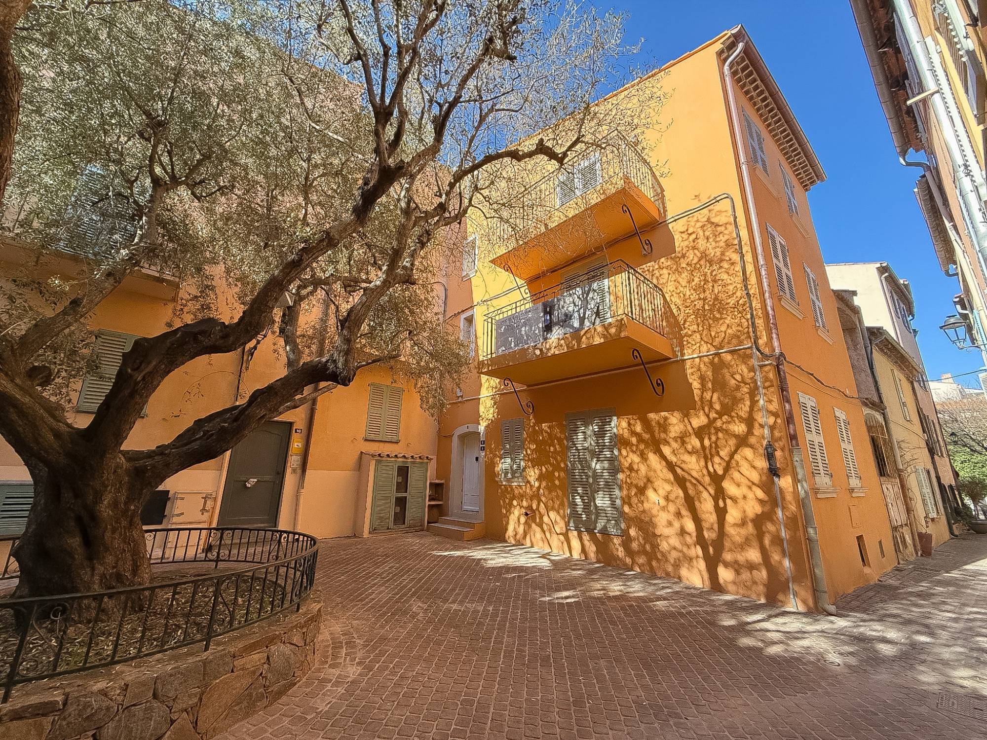 VERKOOP  Dorpswoning / Appartement 3 SLPK SAINT-TROPEZ - TOPLOCATIE - CENTRUM