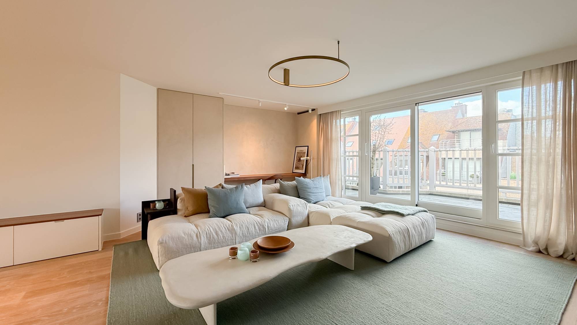 Centraal gelegen duplex appartement te koop Knokke-Heist op de Dumortierlaan met 3 slaapkamers.