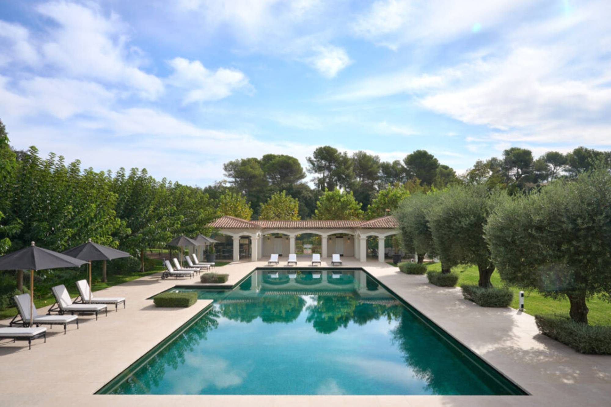 VERKOOP  VILLA 7 SLPK Saint-Paul-de-Vence - Een Privaat Luxe-Eigendom nabij de Zee