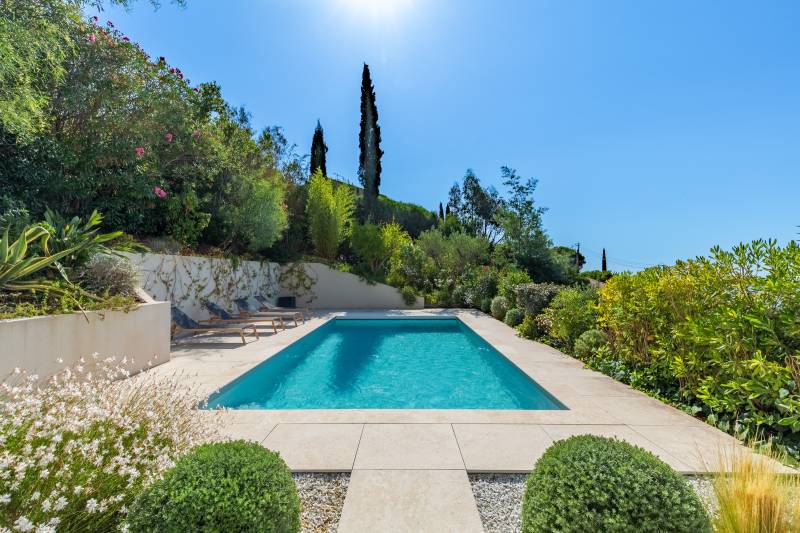 VERKOOP  VILLA 4 SLPK CAVALAIRE-SUR-MER / panoramisch zeezicht