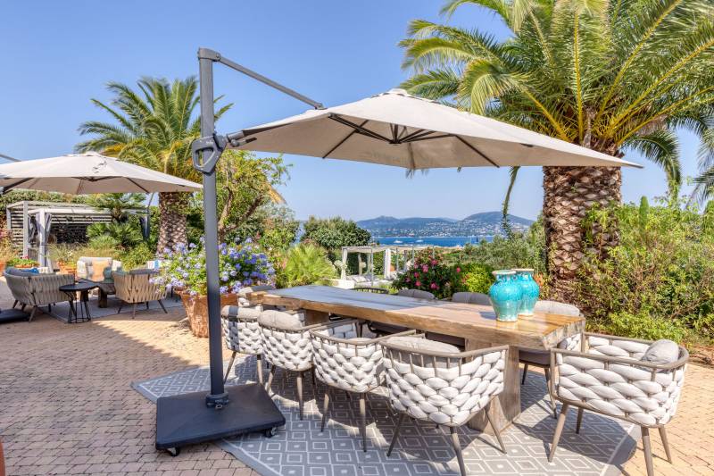 VERKOOP LUXE VILLA  9 SLPK - SAINT-TROPEZ - PRIVE-DOMEIN / Adembenemend zeezicht