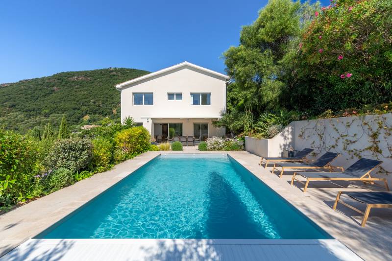 VERKOOP  VILLA 4 SLPK CAVALAIRE-SUR-MER / panoramisch zeezicht
