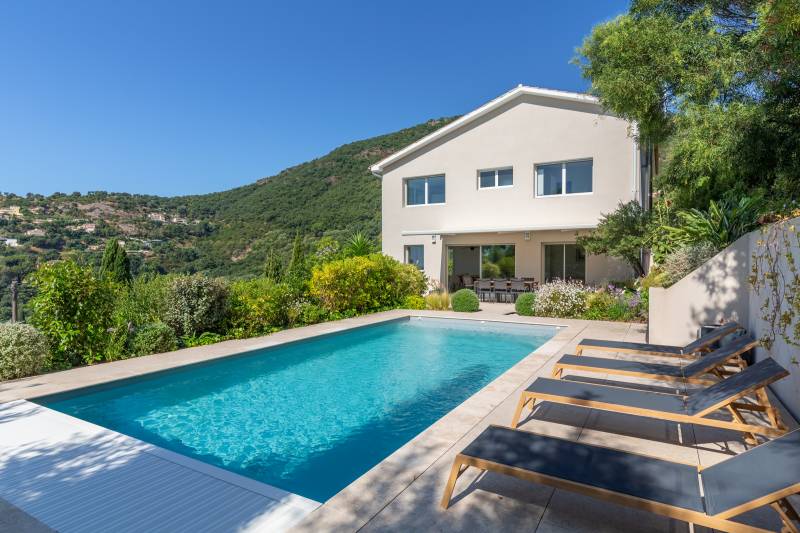 VERKOOP  VILLA 4 SLPK CAVALAIRE-SUR-MER / panoramisch zeezicht