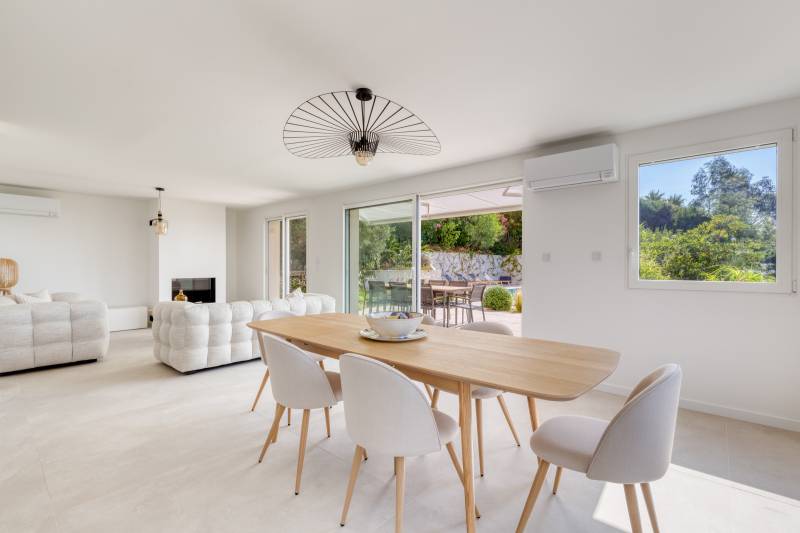 VERKOOP  VILLA 4 SLPK CAVALAIRE-SUR-MER / panoramisch zeezicht