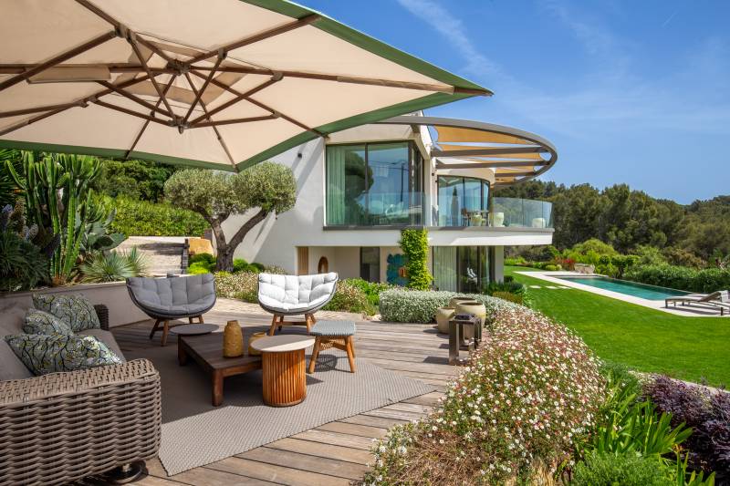 VERKOOP Villa 4 SLPK Cavalaire-sur-Mer / panoramisch uitzicht over de baai