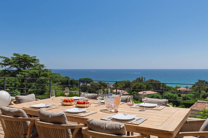 VERKOOP VILLA 7 SLPK SAINTE-MAXIME - Panoramisch ZEEZICHT / wandelafstand van het strand