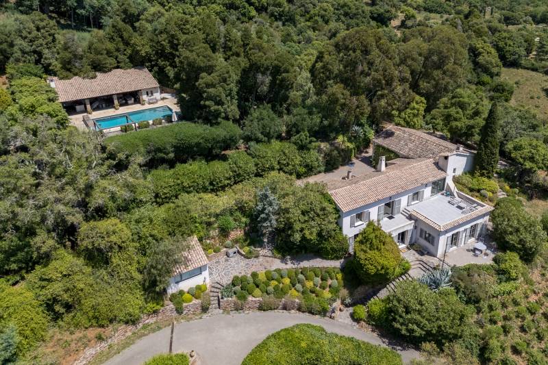 VERKOOP VILLA 8 SLPK LA CROIX-VALMER - Uitzonderlijk domein / Gigaro