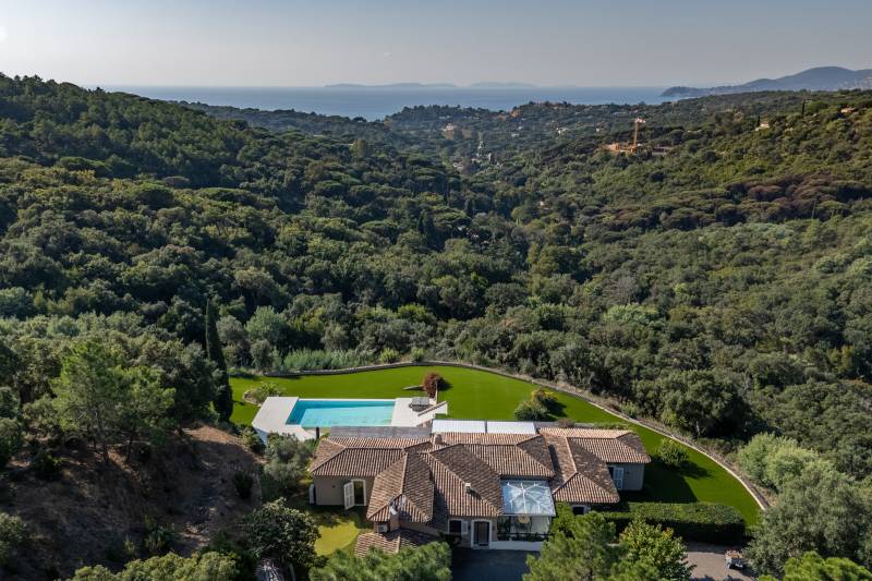 VERKOOP  VILLA 5 SLPK La Croix-Valmer / panoramisch zeezicht