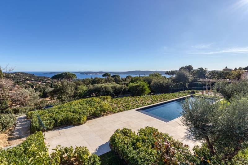 VERKOOP  VILLA 6 SLPK - GRIMAUD / Panoramisch ZEEZICHT!