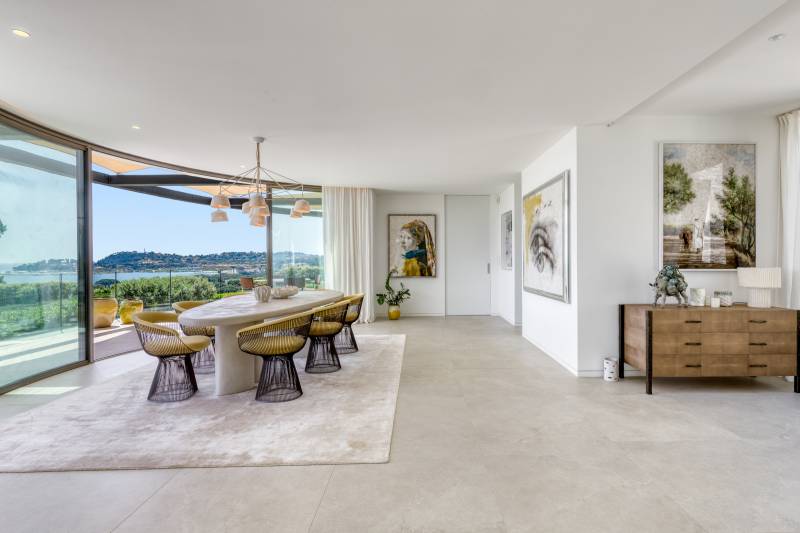 VERKOOP Villa 4 SLPK Cavalaire-sur-Mer / panoramisch uitzicht over de baai