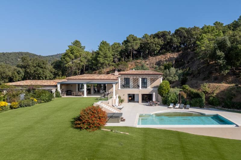 VERKOOP  VILLA 5 SLPK La Croix-Valmer / panoramisch zeezicht