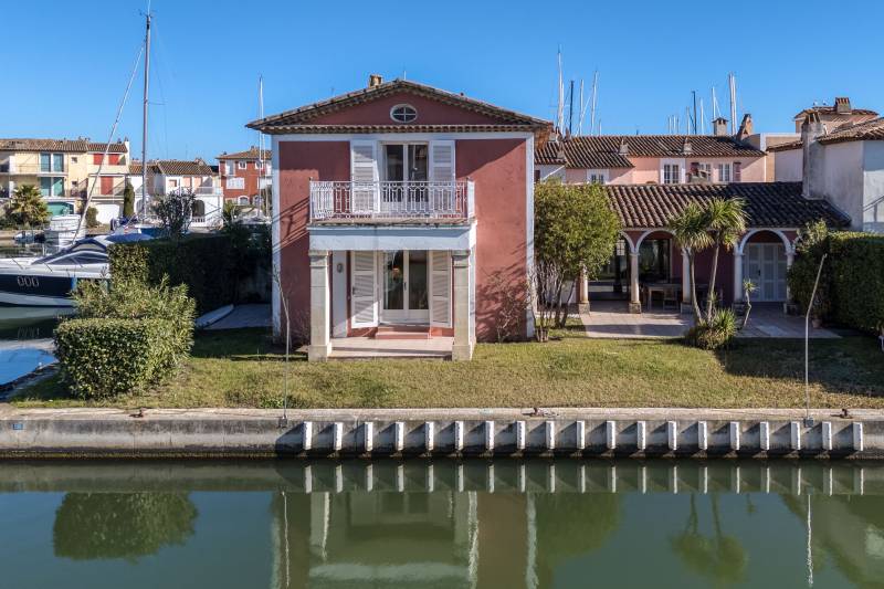 VERKOOP  VILLA 3 SLPK - PORT-GRIMAUD / RUIME AANLEGPLAATSEN