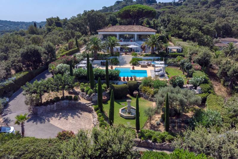 VERKOOP LUXE VILLA  9 SLPK - SAINT-TROPEZ - PRIVE-DOMEIN / Adembenemend zeezicht
