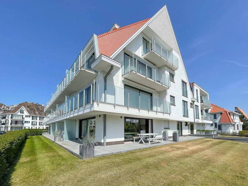 VERHUUR  Appartement 2 SLPK Knokke-Heist -HOEKAPPARTEMENT met TUIN op enkele passen van de ZEEDIJK