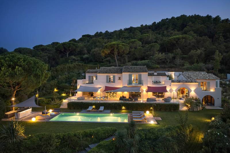 VERKOOP VILLA 7 SLPK RAMATUELLE - Privé-eigendom met ZEEZICHT