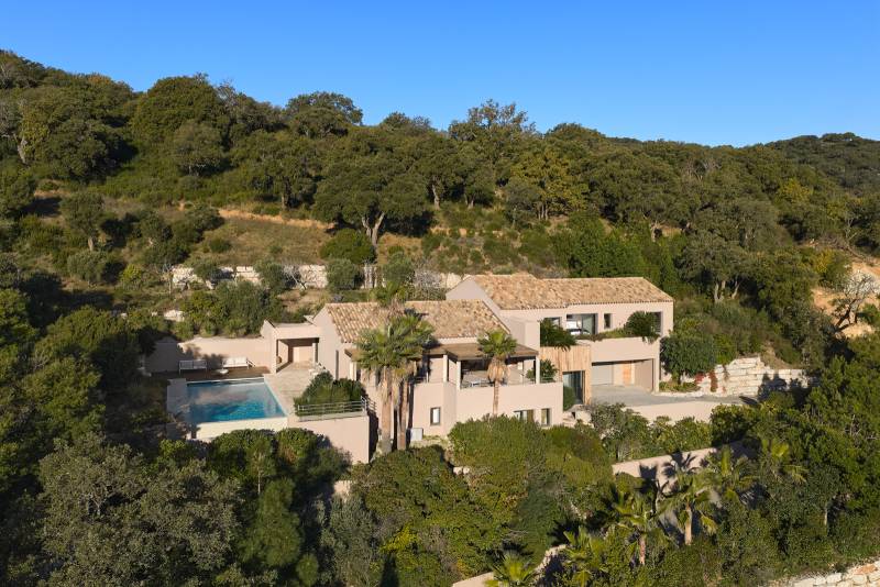 VERKOOP Villa 5 SLPK - GRIMAUD - Privé-domein / adembenemend zeezicht