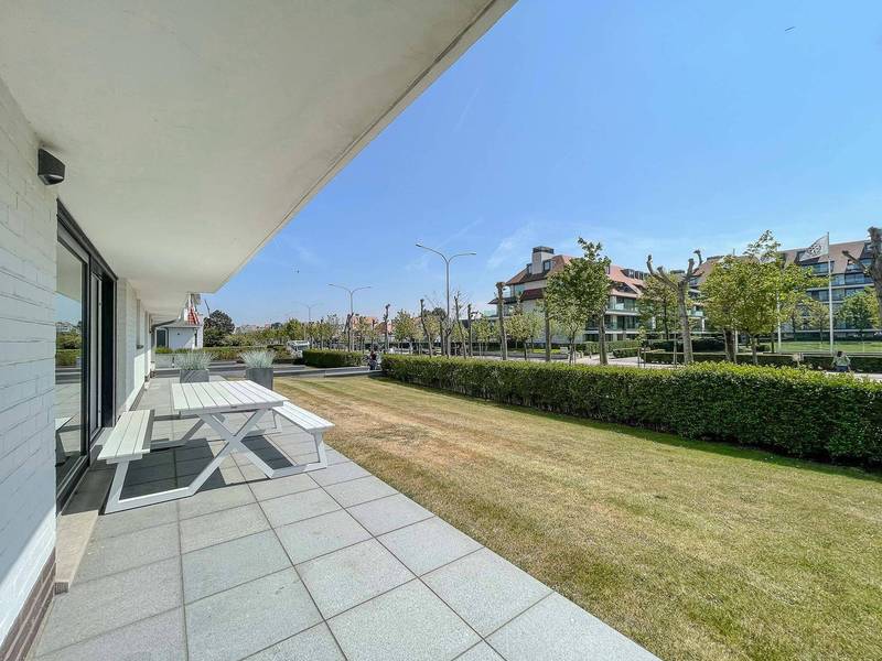 VERHUUR  Appartement 2 SLPK Knokke-Heist -HOEKAPPARTEMENT met TUIN op enkele passen van de ZEEDIJK