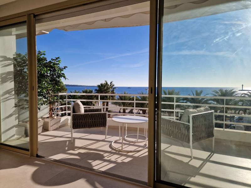 VERKOOP  Appartement 2 SLPK Cannes - La Croisette / frontaal zeezicht
