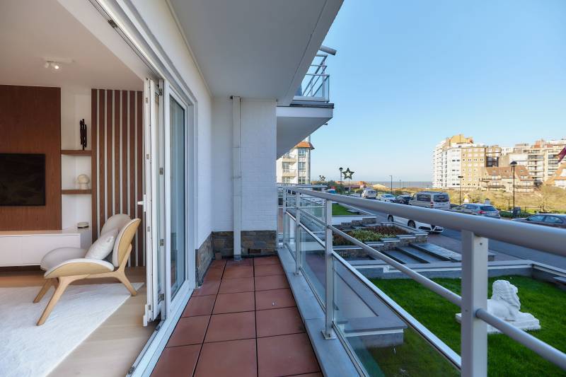 VERKOOP  Appartement 4 SLPK Knokke-Heist -  TOP ingericht TUINAPPARTEMENT te Duinbergen / zijdelings zeezicht