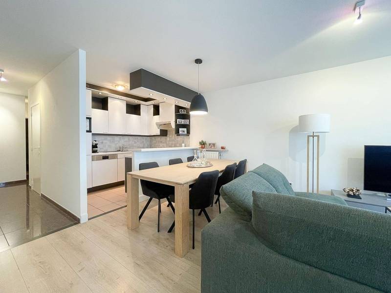 VERHUUR  Appartement 2 SLPK Knokke-Zoute - Zijdelings zeezicht / aan het Driehoeksplein 