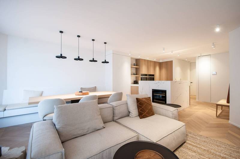 VERKOOP  Appartement 2 SLPK Knokke-Zoute - Zijdelings zeezicht / aan het Driehoeksplein 