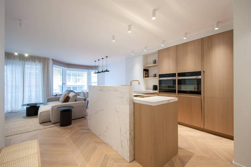 VERKOOP  Appartement 2 SLPK Knokke-Zoute - Zijdelings zeezicht / aan het Driehoeksplein 