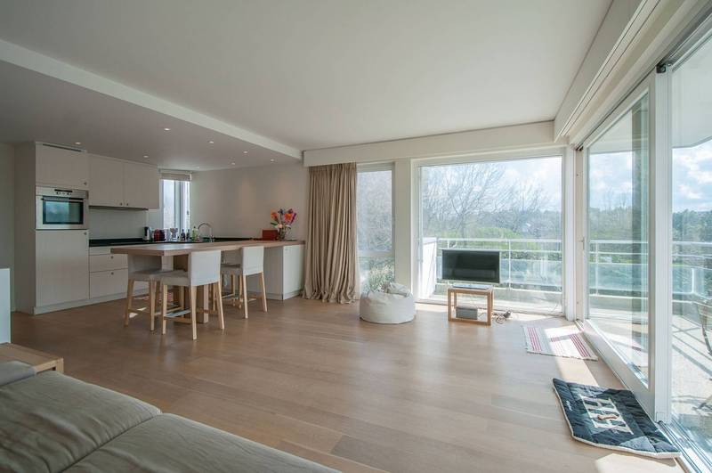 VERHUUR  Appartement 2 SLPK Knokke-Zoute - Hoekappartement met terras aan RBSC Zoute / Zwinbosjes