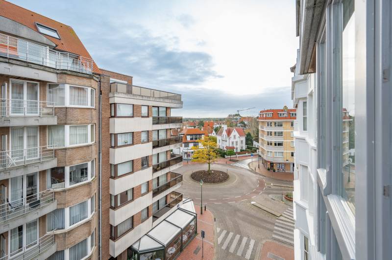 VERKOOP  Appartement 4 SLPK Knokke-Zoute - GEMEUBILEERD appartement met zijdelings ZEEZICHT