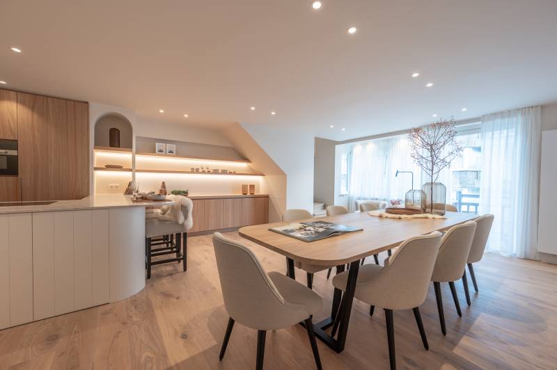 VERKOOP  Appartement 4 SLPK Knokke-Zoute - GEMEUBILEERD appartement met zijdelings ZEEZICHT