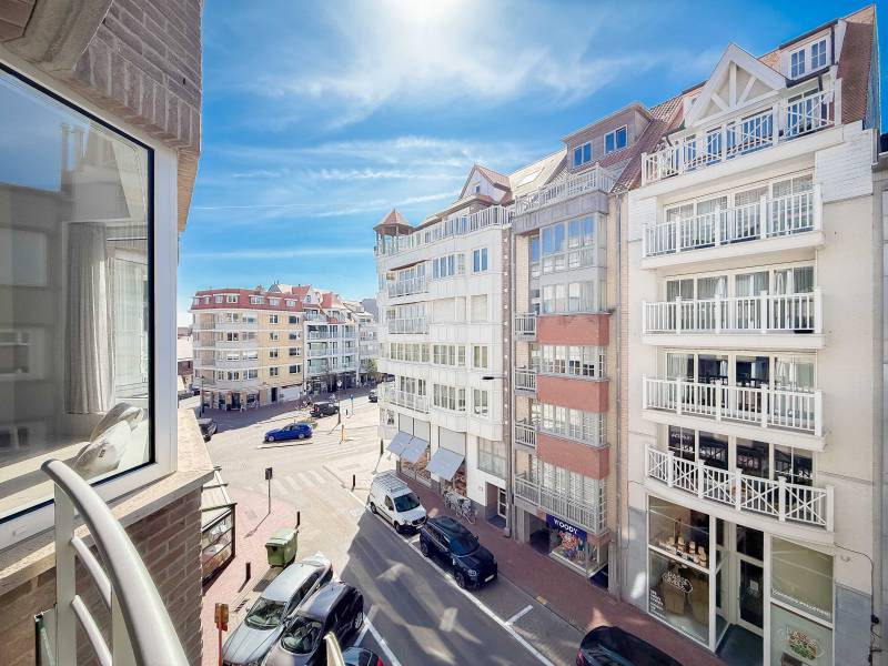 VERKOOP  Appartement 2 SLPK Knokke-Heist - Zijdelings zeezicht / aan het Driehoeksplein