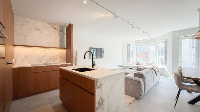 VERKOOP  Appartement 2 SLPK Knokke-Heist - Zijdelings zeezicht / aan het Driehoeksplein