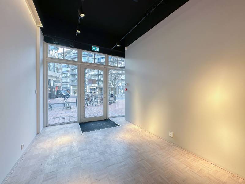 VERHUUR COMMERCIEEL PAND Knokke-Heist - aan de Lippenslaan en het Van Bunnenplein