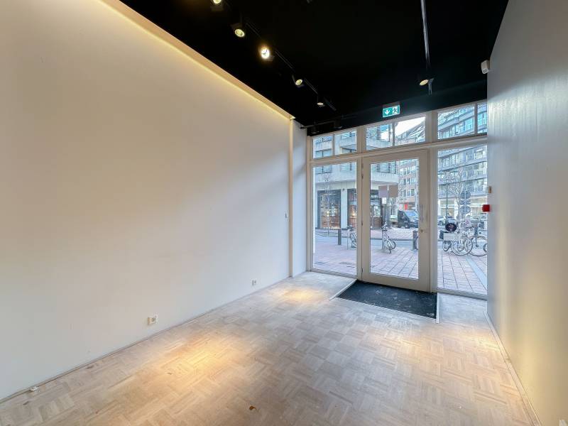 VERHUUR COMMERCIEEL PAND Knokke-Heist - aan de Lippenslaan en het Van Bunnenplein