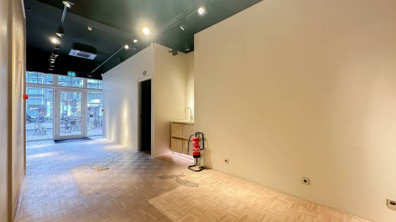 VERHUUR COMMERCIEEL PAND Knokke-Heist - aan de Lippenslaan en het Van Bunnenplein