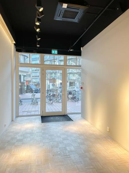 VERHUUR COMMERCIEEL PAND Knokke-Heist - aan de Lippenslaan en het Van Bunnenplein