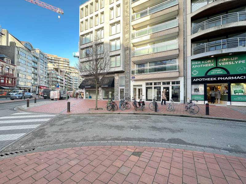 VERHUUR COMMERCIEEL PAND Knokke-Heist - aan de Lippenslaan en het Van Bunnenplein