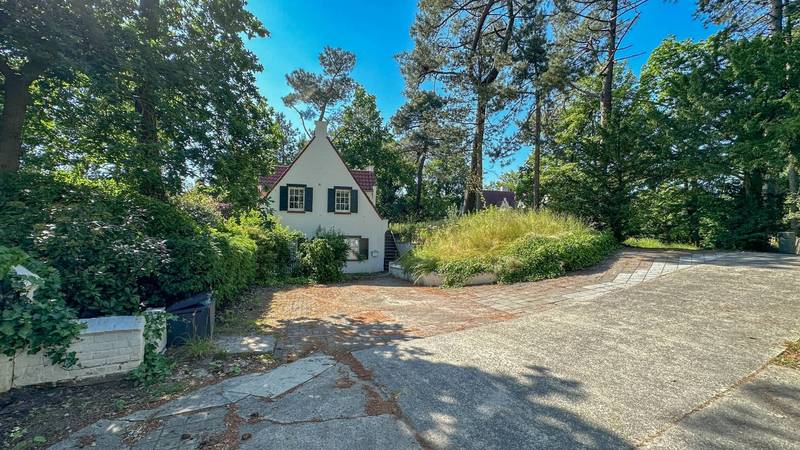 VERKOOP Villa Knokke-Zoute -   Eigendom met 2 villa's / Bouwgrond / AAA-ligging!