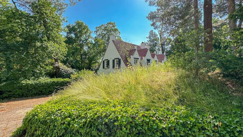 VERKOOP Villa Knokke-Zoute -   Eigendom met 2 villa's / Bouwgrond / AAA-ligging!