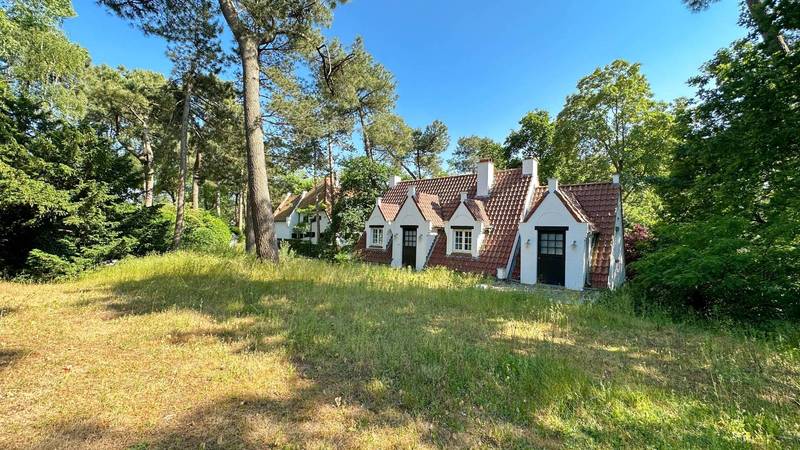 VERKOOP Villa Knokke-Zoute -   Eigendom met 2 villa's / Bouwgrond / AAA-ligging!