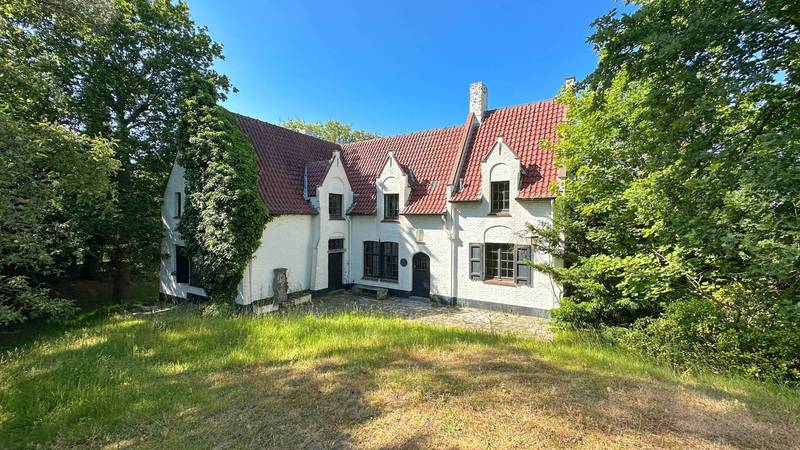 VERKOOP Villa Knokke-Zoute -   Eigendom met 2 villa's / Bouwgrond / AAA-ligging!