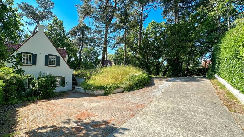 VERKOOP Villa Knokke-Zoute -   Eigendom met 2 villa's / Bouwgrond / AAA-ligging!