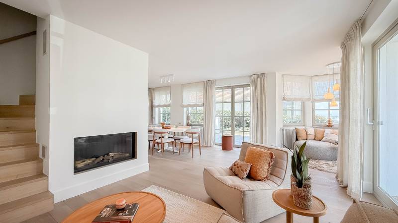 Luxe duplex appartement te koop in Duinbergen met 3 slaapkamers en panoramisch zeezicht aan de Royal Zoute Sailing Club.