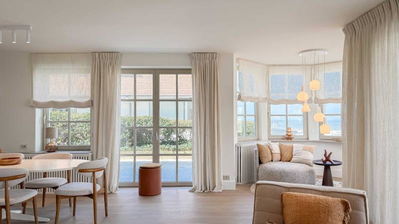 Duplex appartement te koop in Duinbergen met 3 slaapkamers aan de Royal Zoute Sailing Club met hoogwaardige afwerking en zeezicht.